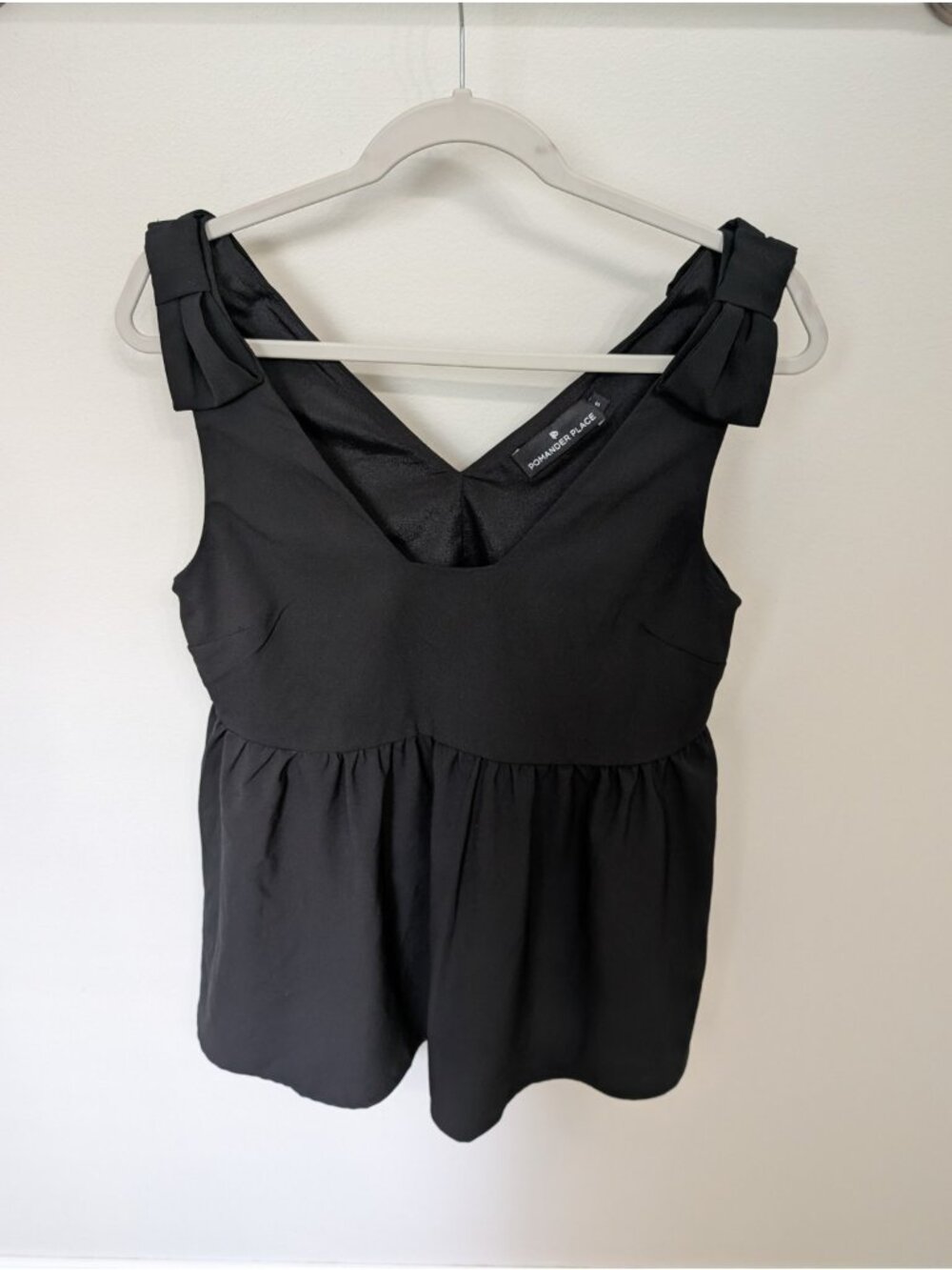 Pomander Place Tuckernuck Women's Black Coco Sleeveless Top Blouse V-Neck Bow S